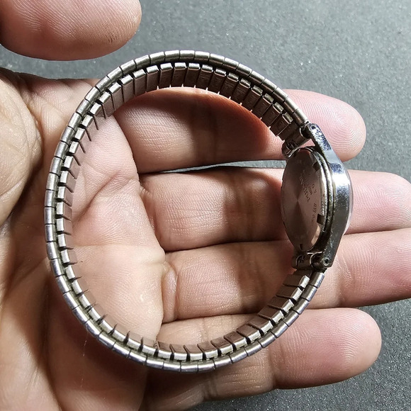 Pulsar By Seiko Ladies Quartz Watch Silver Tone Working V811-0970 shows signs of - Picture 6 of 10